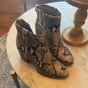 Carlos by Carlos Santana Black and Cream Ankle Boots